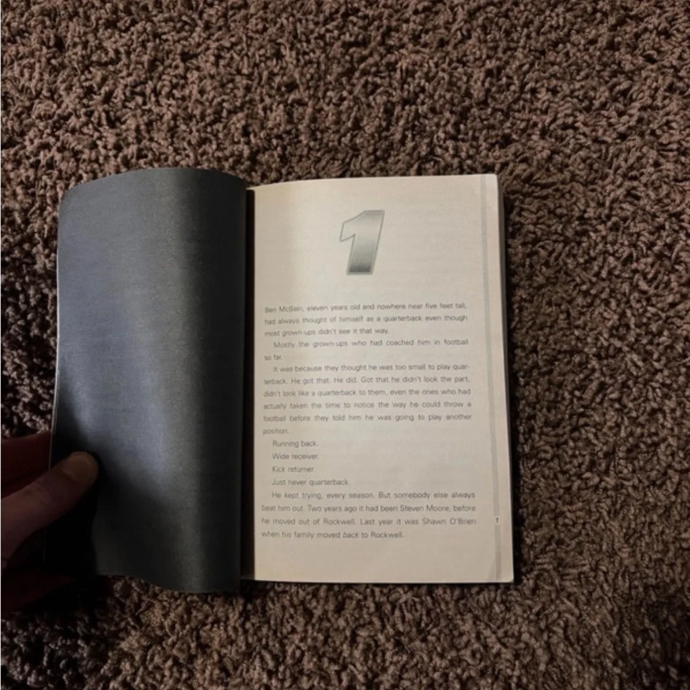 Set of 4 books - Picture 7 of 9